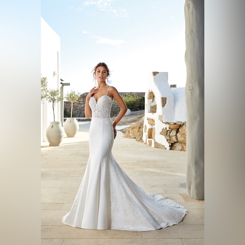 RARE *NWT*Brand new, never worn wedding gown